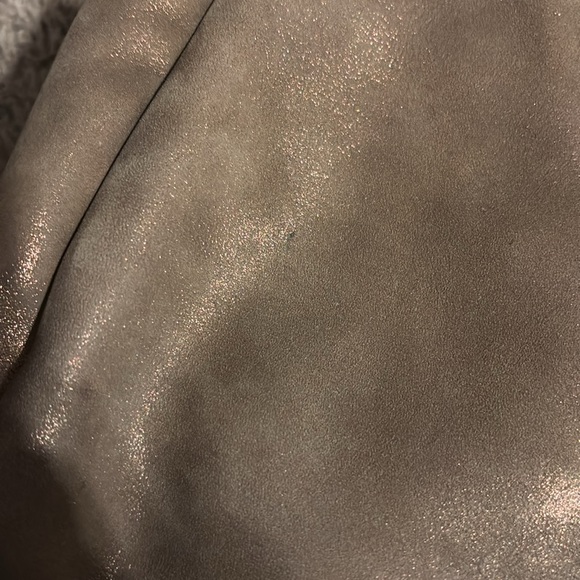 HOBO Large  limited edition fringe metallic leather Sheila bag. - Picture 15 of 17